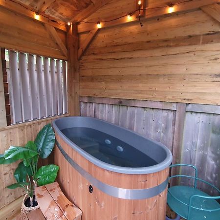 Bijou Coastal Apartment In Polperro With Hot Tub Onsite Parking Downhill Walk To Village 외부 사진