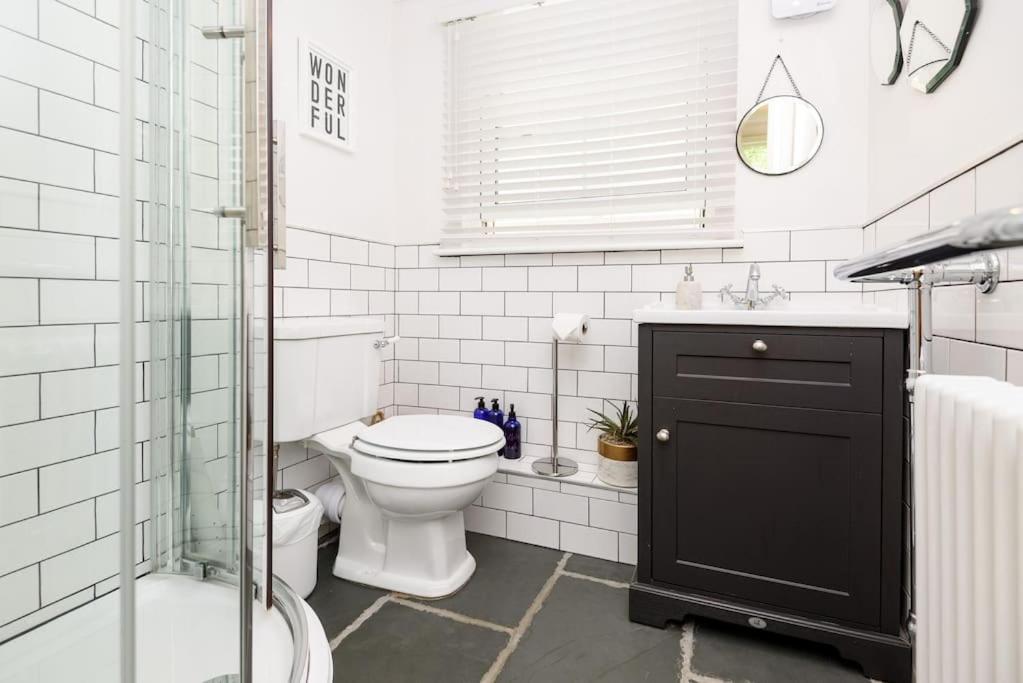 Bijou Coastal Apartment In Polperro With Hot Tub Onsite Parking Downhill Walk To Village 외부 사진