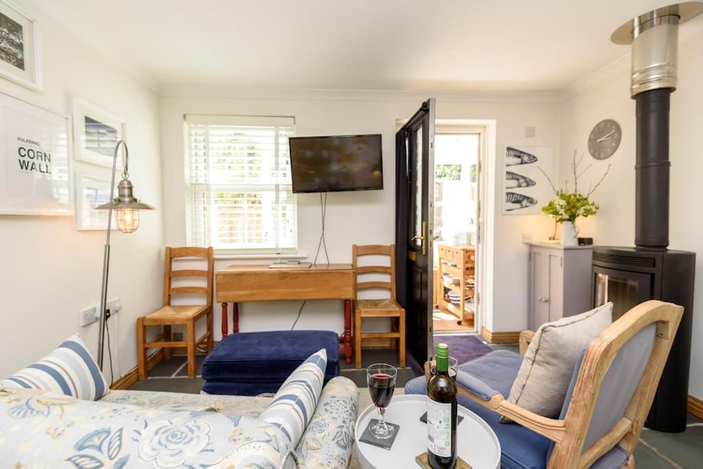 Bijou Coastal Apartment In Polperro With Hot Tub Onsite Parking Downhill Walk To Village 외부 사진