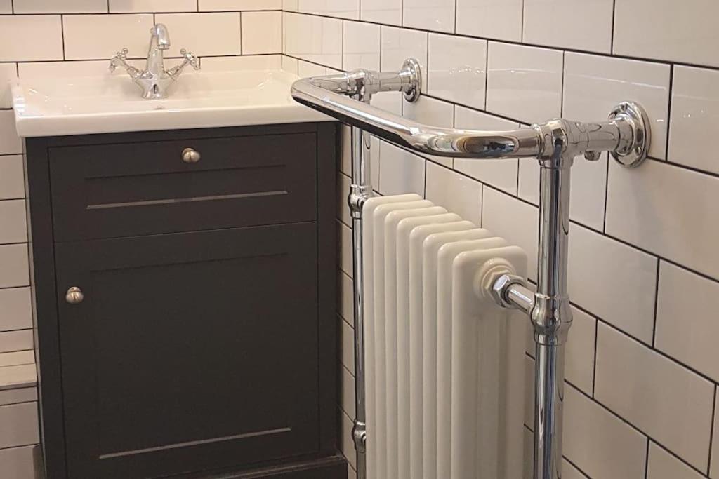 Bijou Coastal Apartment In Polperro With Hot Tub Onsite Parking Downhill Walk To Village 외부 사진