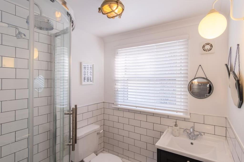 Bijou Coastal Apartment In Polperro With Hot Tub Onsite Parking Downhill Walk To Village 외부 사진