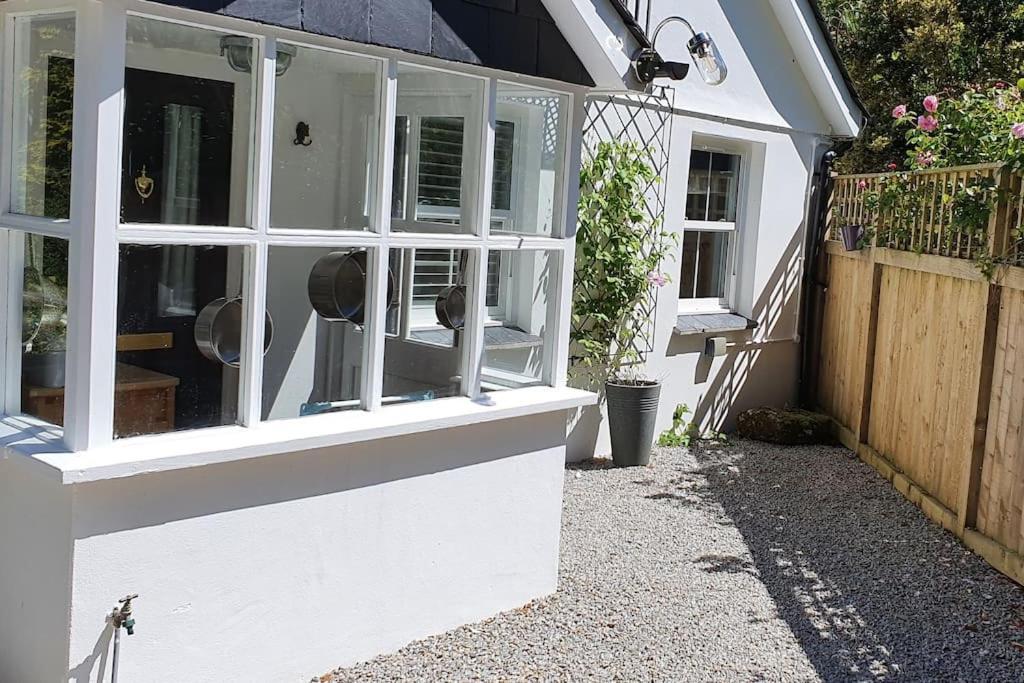 Bijou Coastal Apartment In Polperro With Hot Tub Onsite Parking Downhill Walk To Village 외부 사진