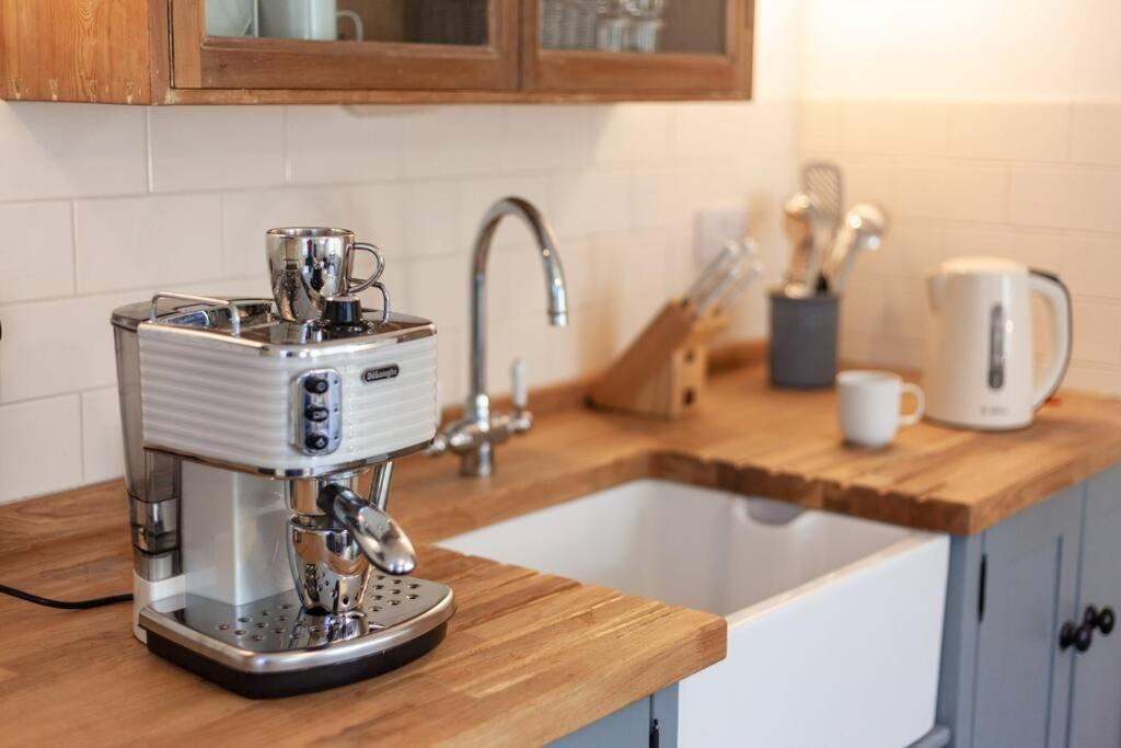 Bijou Coastal Apartment In Polperro With Hot Tub Onsite Parking Downhill Walk To Village 외부 사진