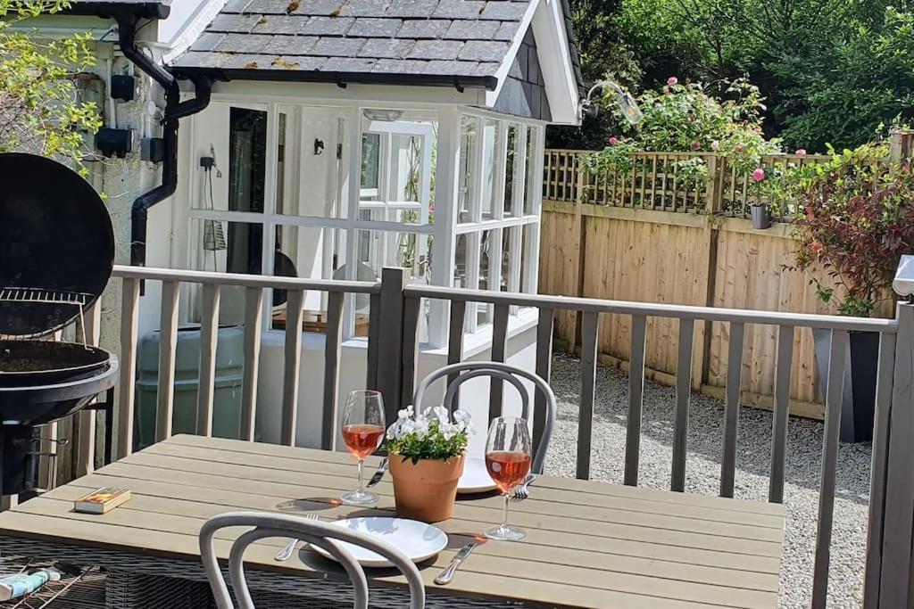 Bijou Coastal Apartment In Polperro With Hot Tub Onsite Parking Downhill Walk To Village 외부 사진