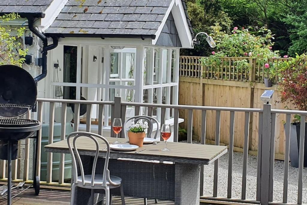 Bijou Coastal Apartment In Polperro With Hot Tub Onsite Parking Downhill Walk To Village 외부 사진