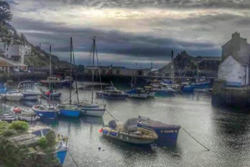 Bijou Coastal Apartment In Polperro With Hot Tub Onsite Parking Downhill Walk To Village 외부 사진
