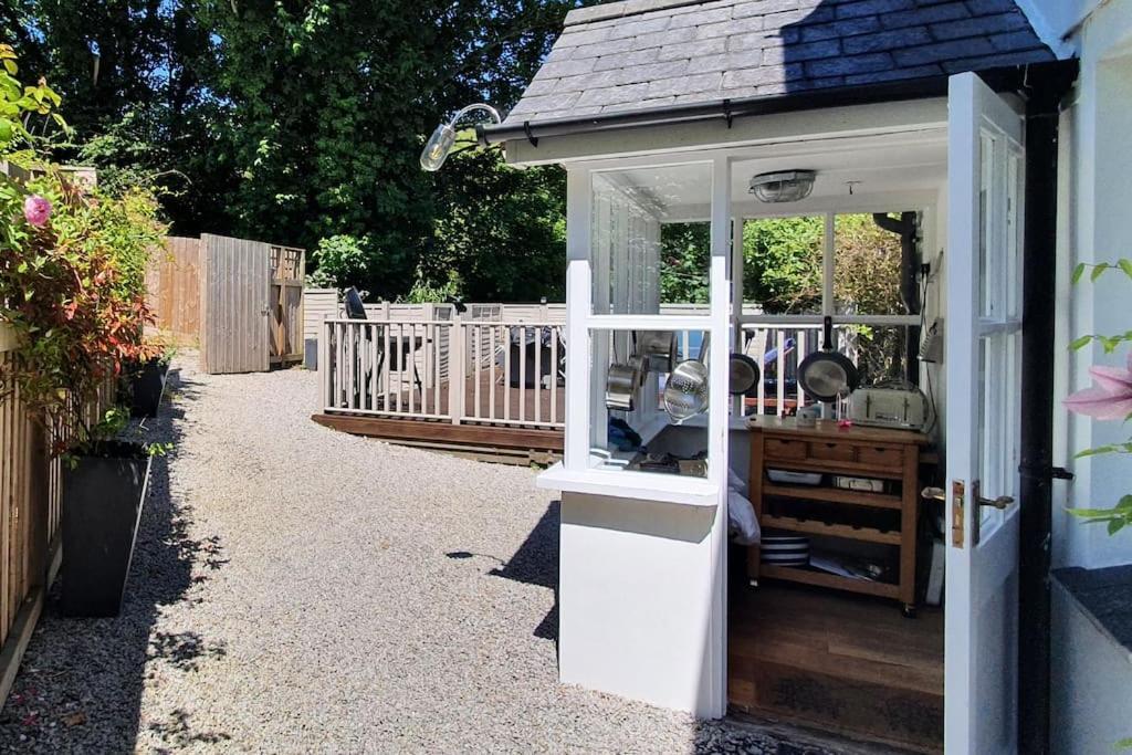 Bijou Coastal Apartment In Polperro With Hot Tub Onsite Parking Downhill Walk To Village 외부 사진