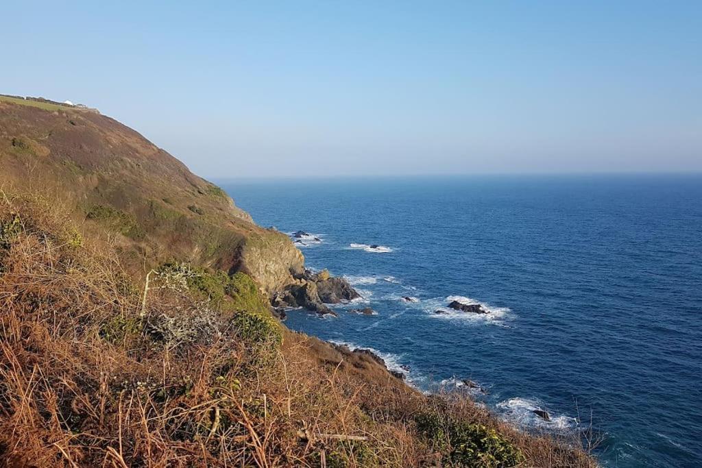 Bijou Coastal Apartment In Polperro With Hot Tub Onsite Parking Downhill Walk To Village 외부 사진
