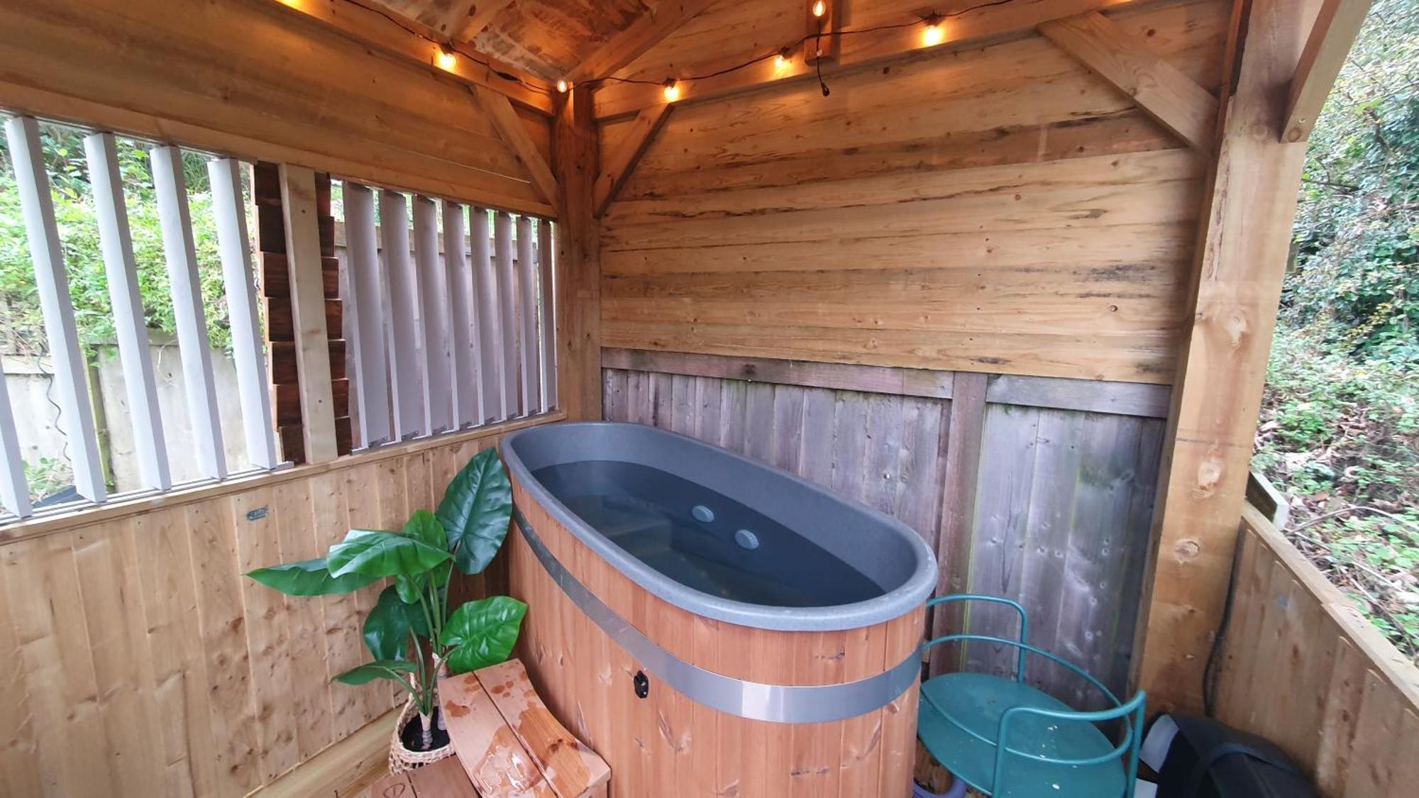 Bijou Coastal Apartment In Polperro With Hot Tub Onsite Parking Downhill Walk To Village 외부 사진